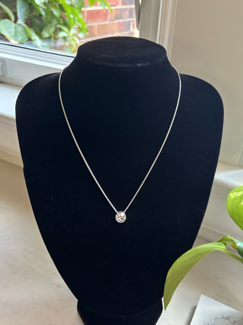 Jones New York (JNY) Crystal Pendant Necklace โ Minimalist Jewelry